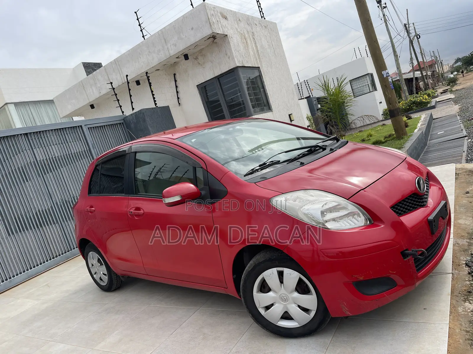 Toyota Vitz 2010 Red
