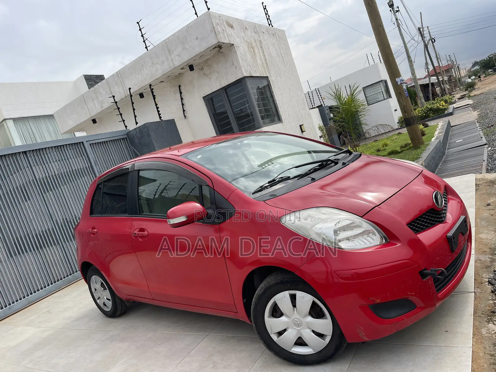 Toyota Vitz 2010 Red