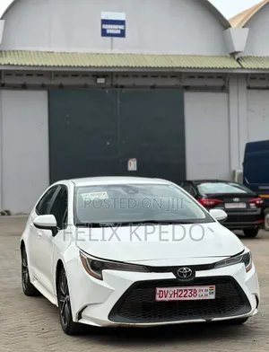 Toyota Corolla LE 2022 White