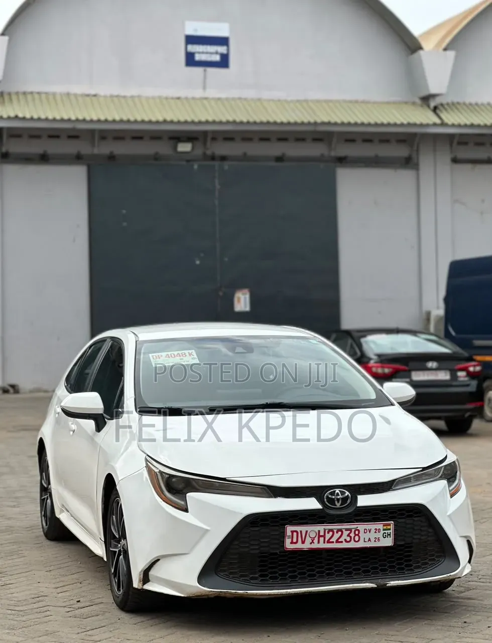 Toyota Corolla LE 2022 White