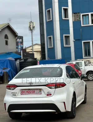 Toyota Corolla LE 2022 White