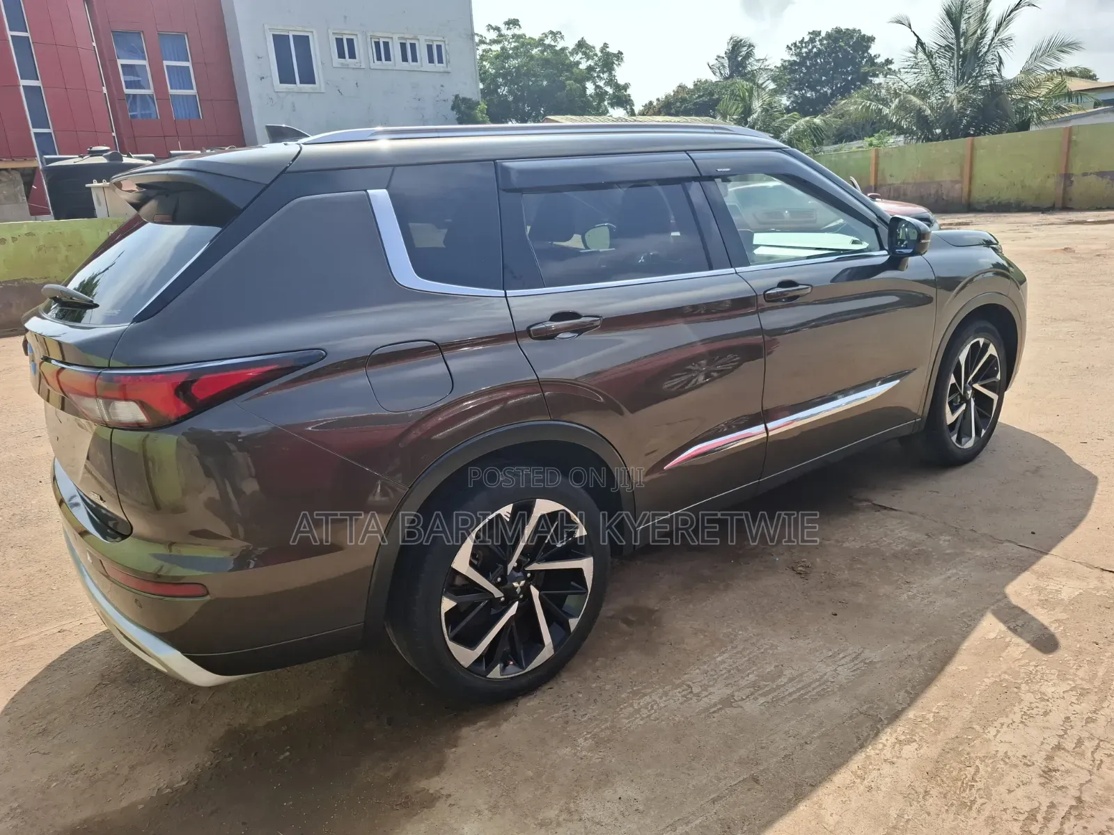 Mitsubishi Outlander 2024 Brown