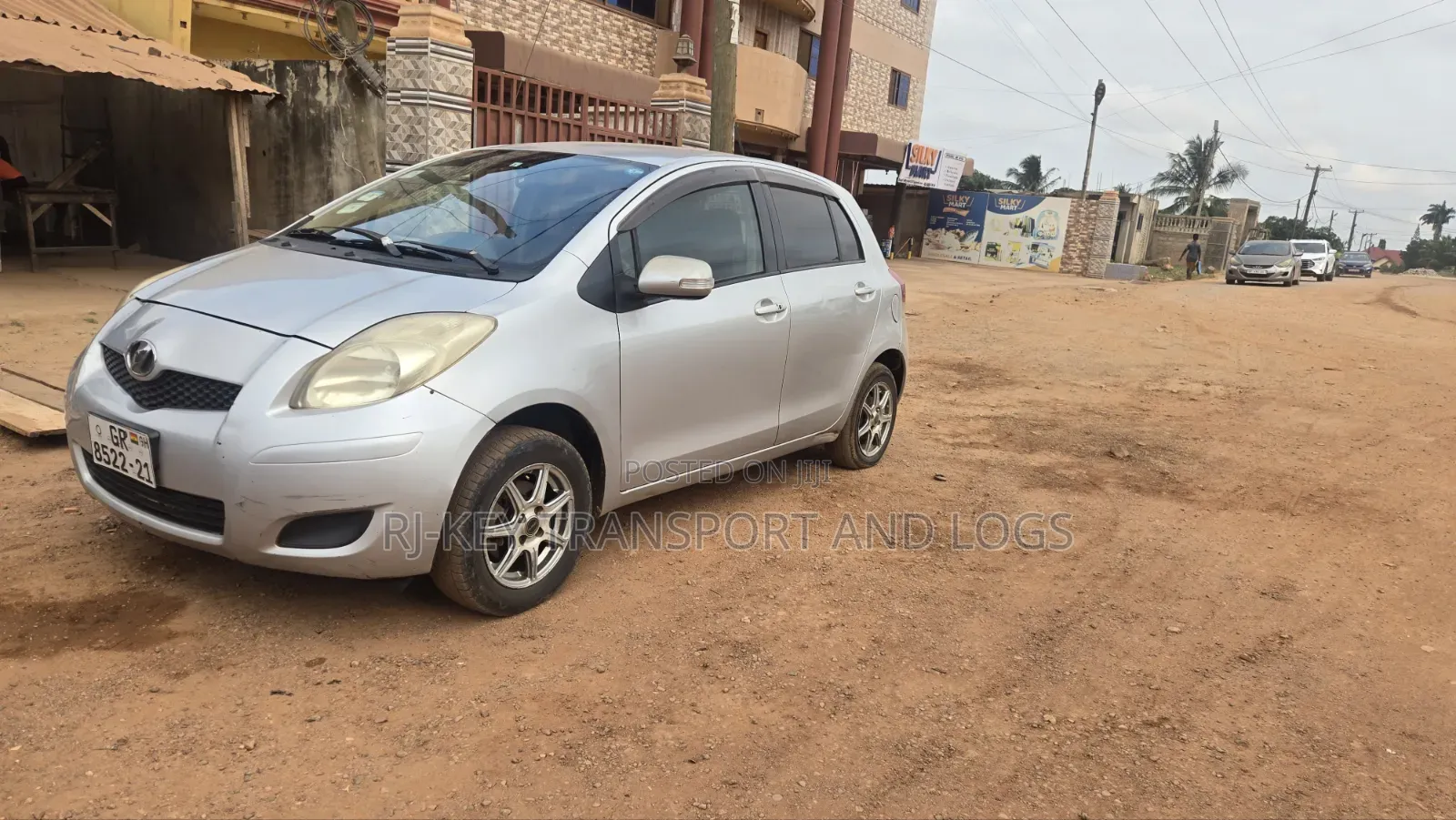 Toyota Vitz 2010 Silver