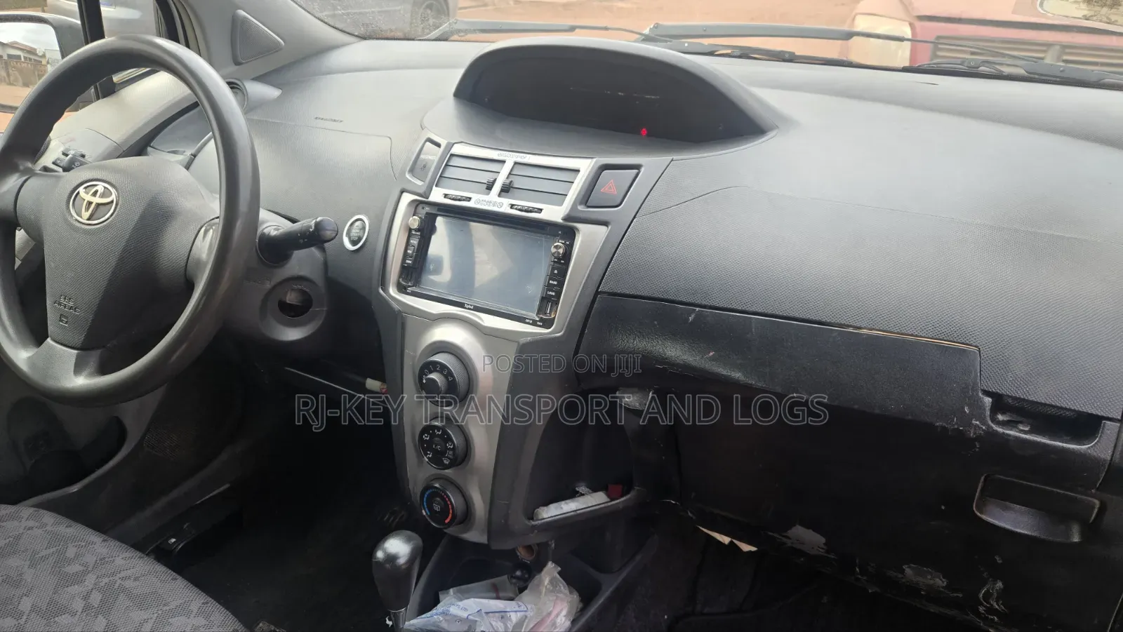 Toyota Vitz 2010 Silver