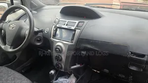 Toyota Vitz 2010 Silver