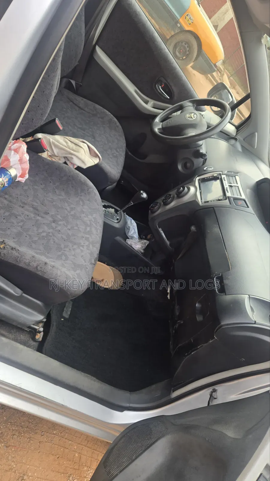 Toyota Vitz 2010 Silver