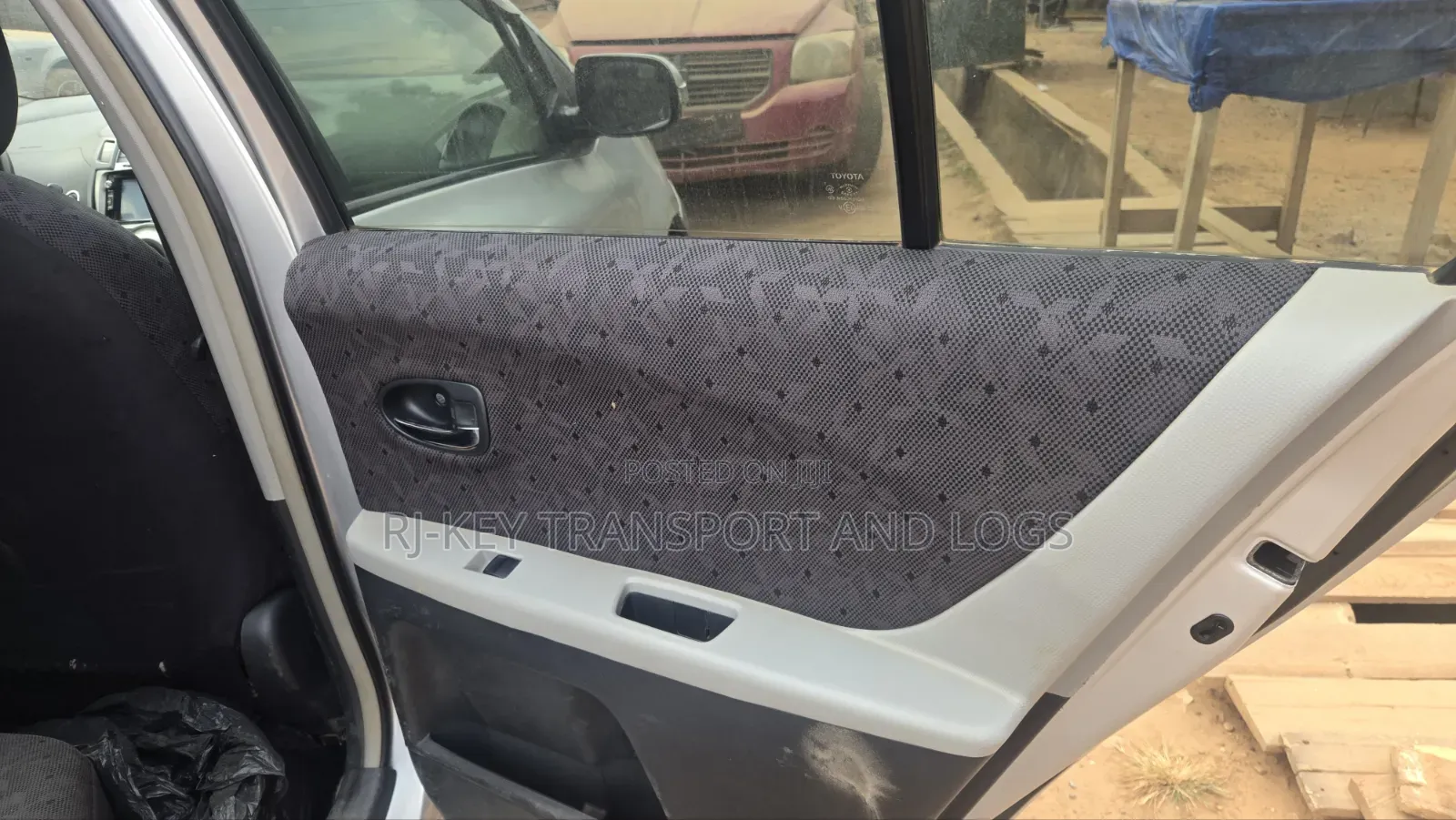 Toyota Vitz 2010 Silver