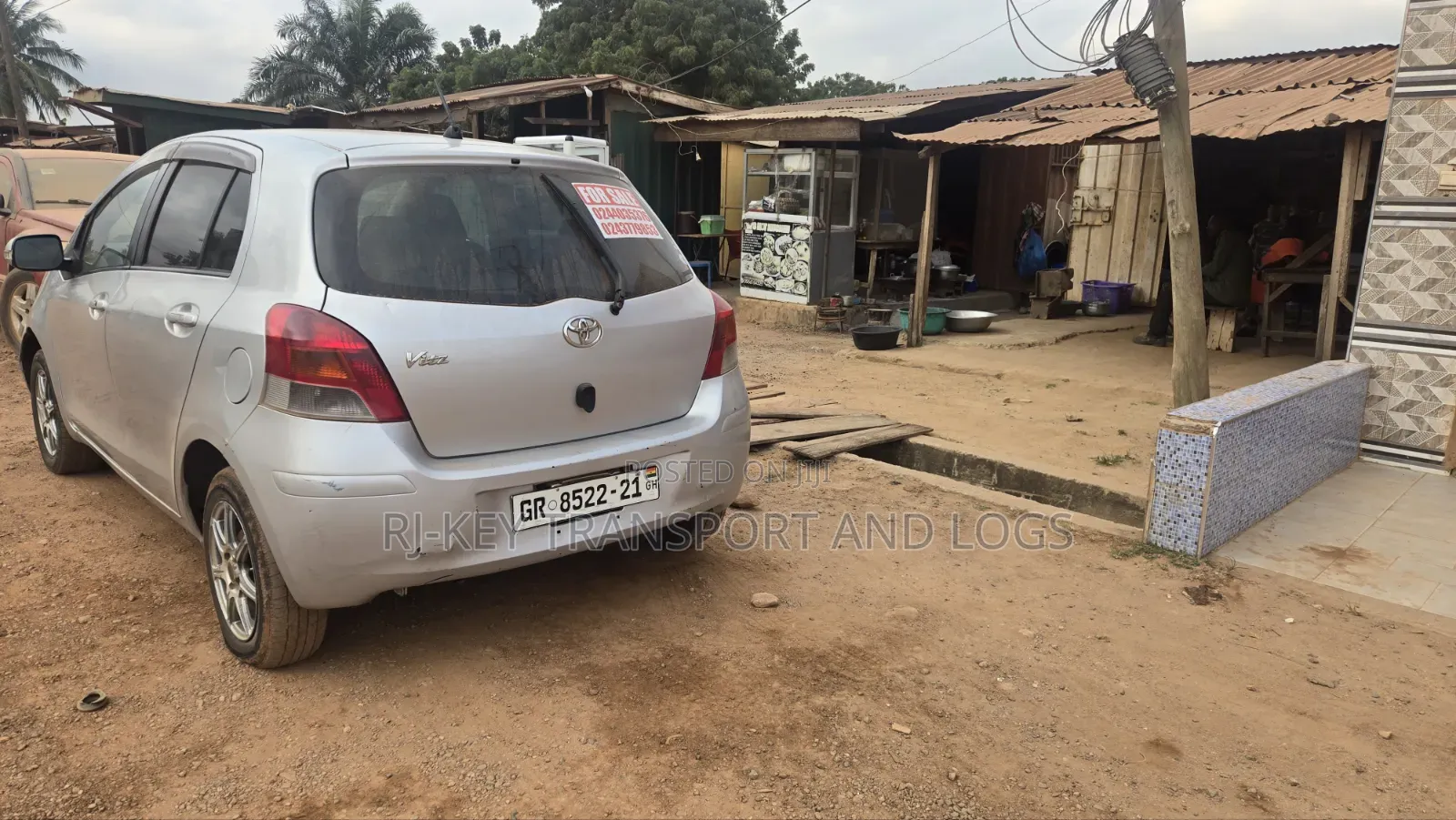 Toyota Vitz 2010 Silver