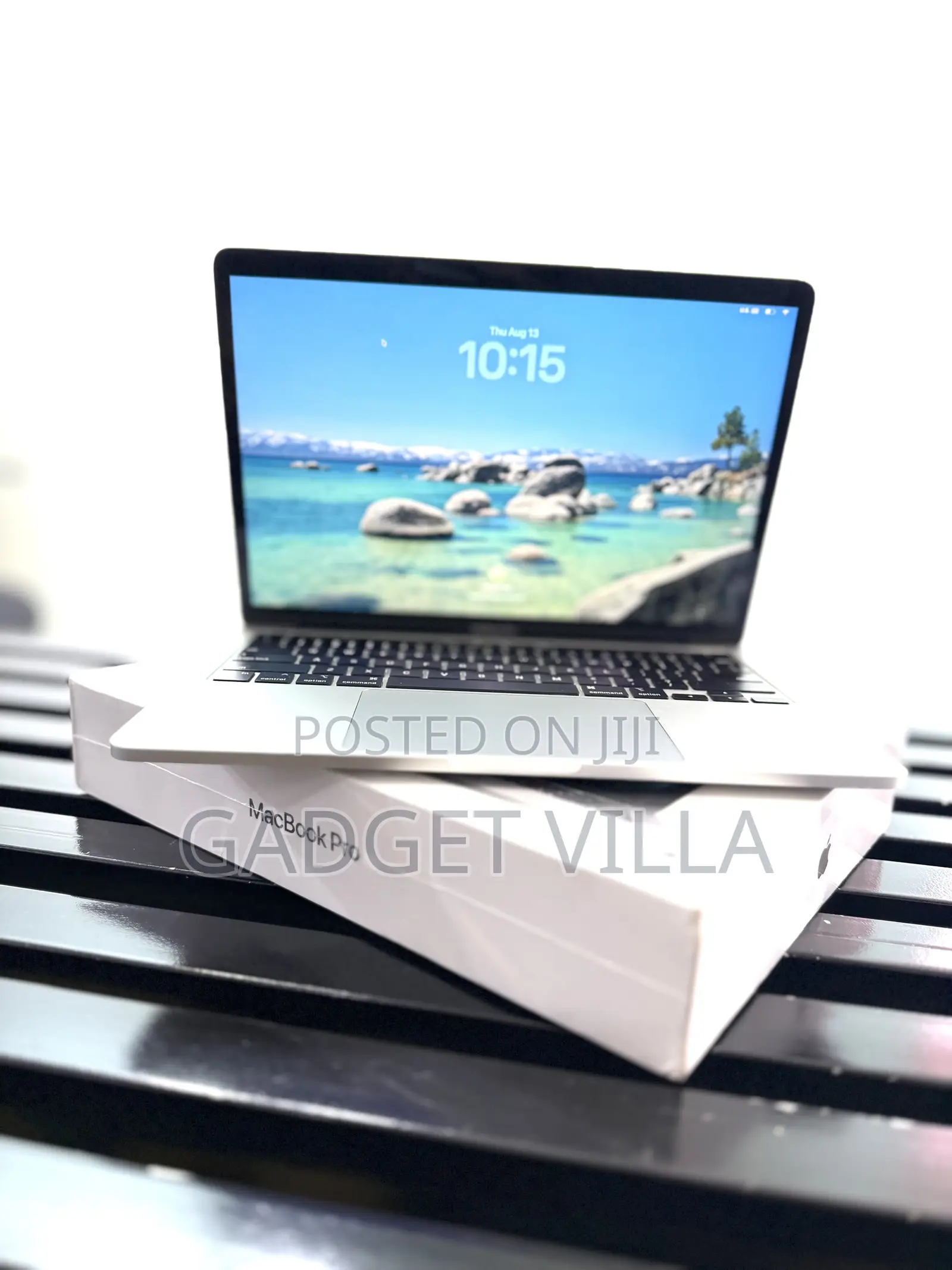 Laptop Apple MacBook Pro 2022 M2 8GB Apple M2 SSD 256GB