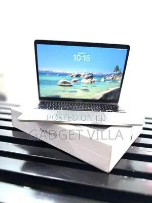 Laptop Apple MacBook Pro 2022 M2 8GB Apple M2 SSD 256GB