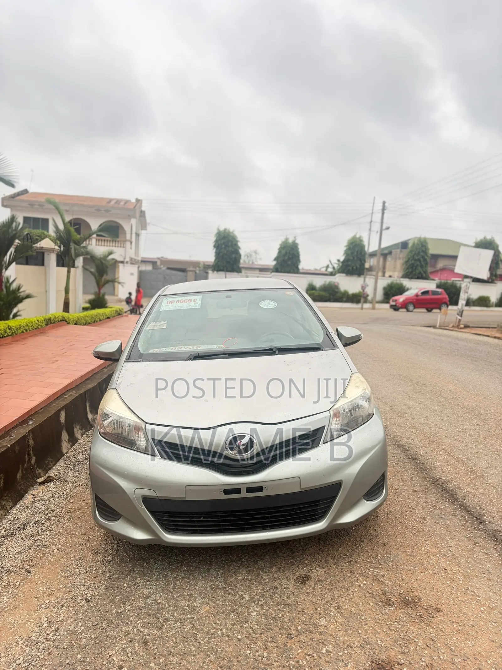Toyota Vitz 1.3 AWD 5dr 2012 Silver