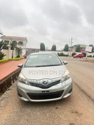 Toyota Vitz 1.3 AWD 5dr 2012 Silver