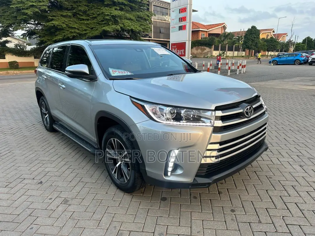 Toyota Highlander LE Plus 2019 Silver
