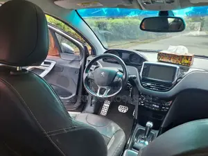 Peugeot 2008 1.6 BlueHD (120 Hp) 2016 Gray