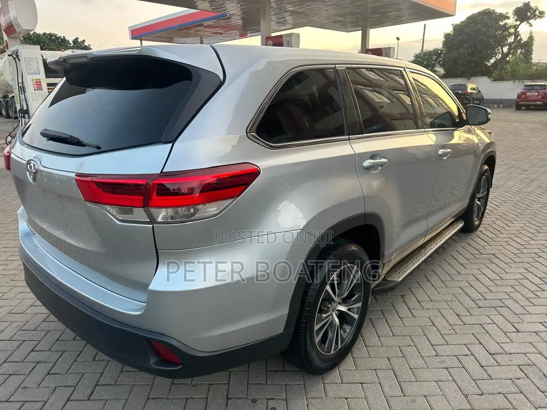 Toyota Highlander LE Plus 2019 Silver