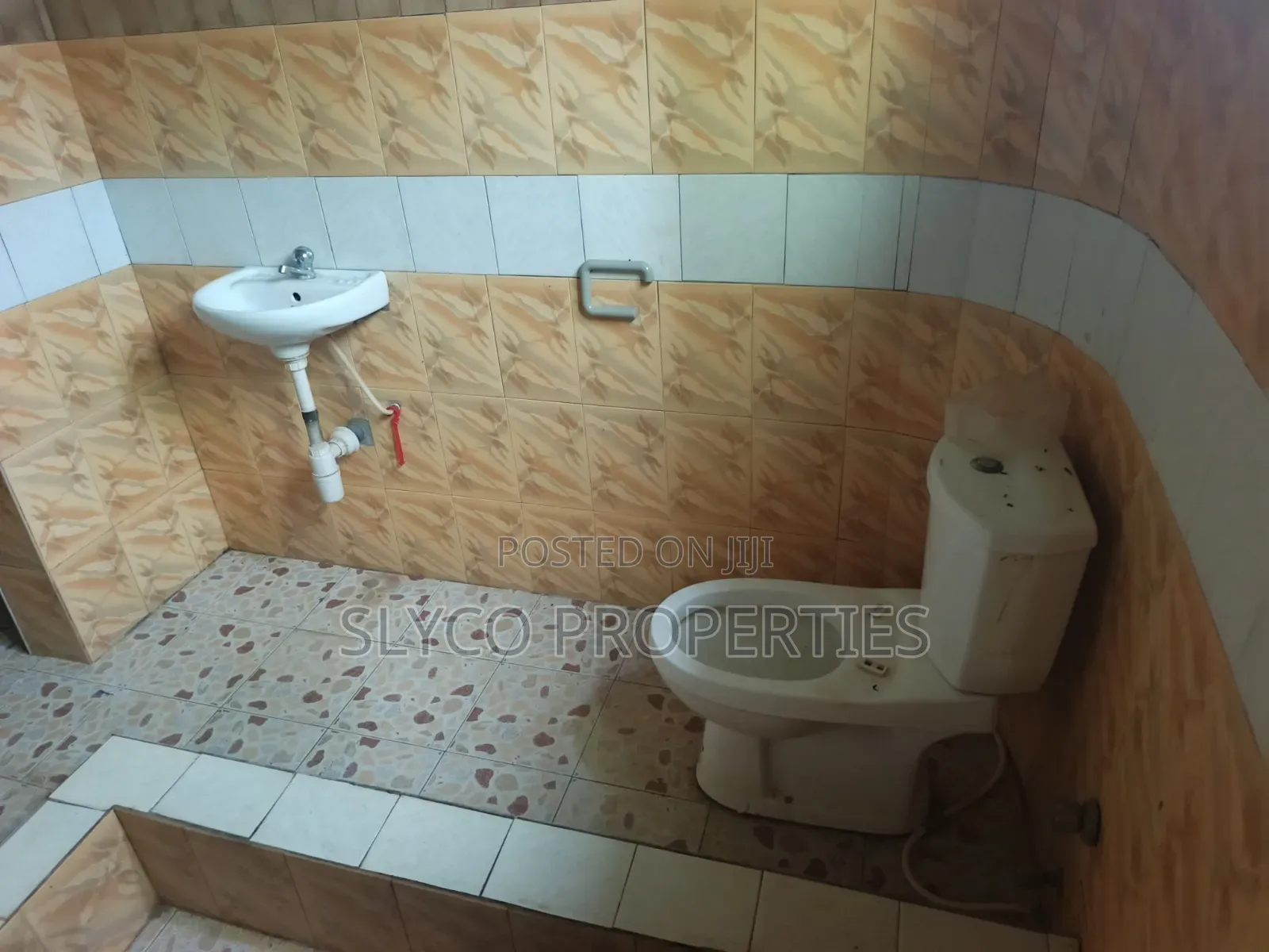 3bdrm House in Koforidua Trom, New-Juaben Municipal for sale