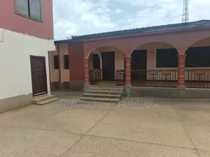 6bdrm Apartment in Koforidua Okorase, New-Juaben Municipal for rent