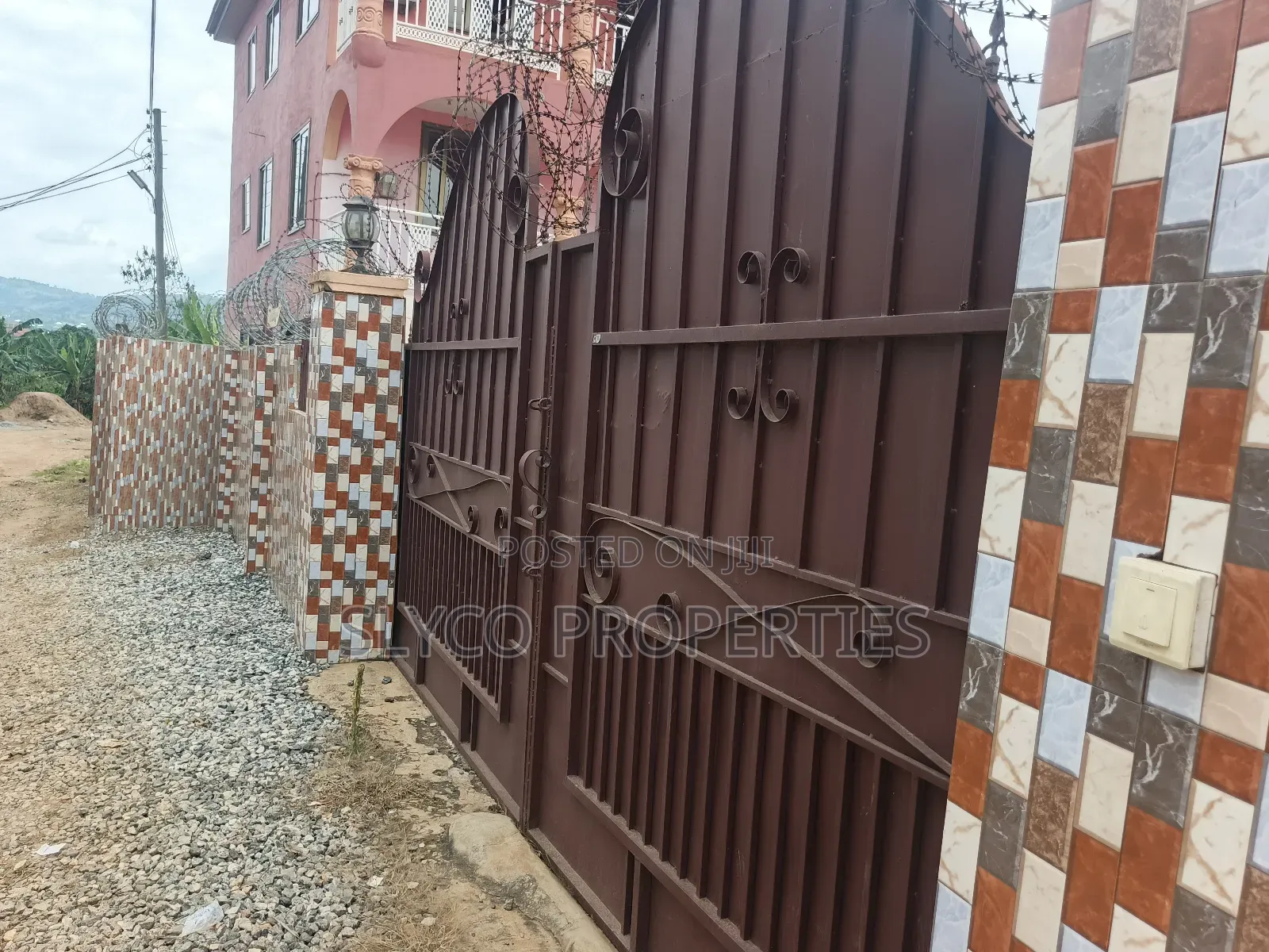 6bdrm Apartment in Koforidua Okorase, New-Juaben Municipal for rent