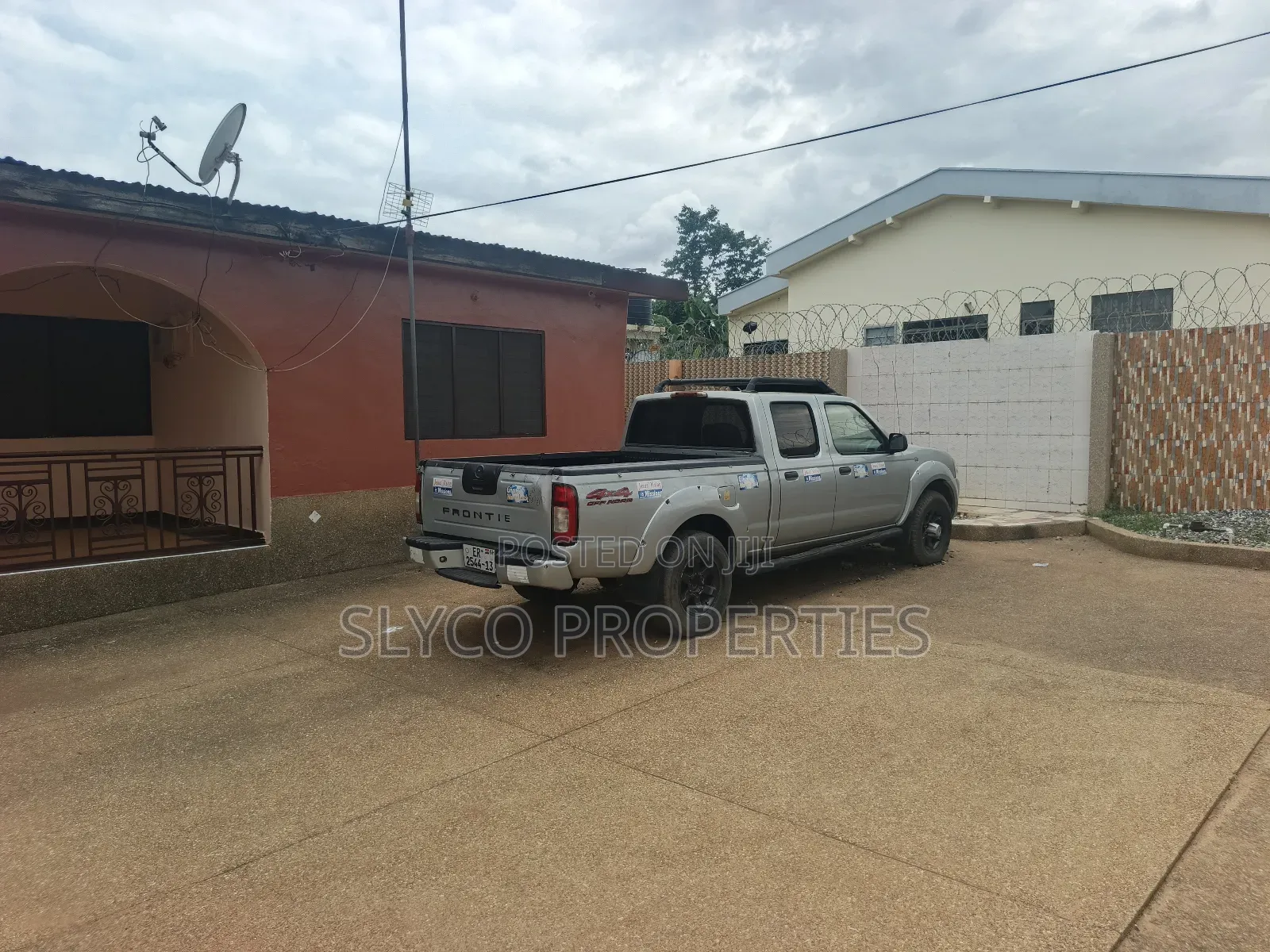 6bdrm Apartment in Koforidua Okorase, New-Juaben Municipal for rent