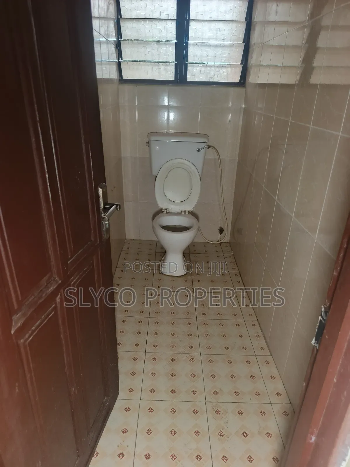 6bdrm Apartment in Koforidua Okorase, New-Juaben Municipal for rent