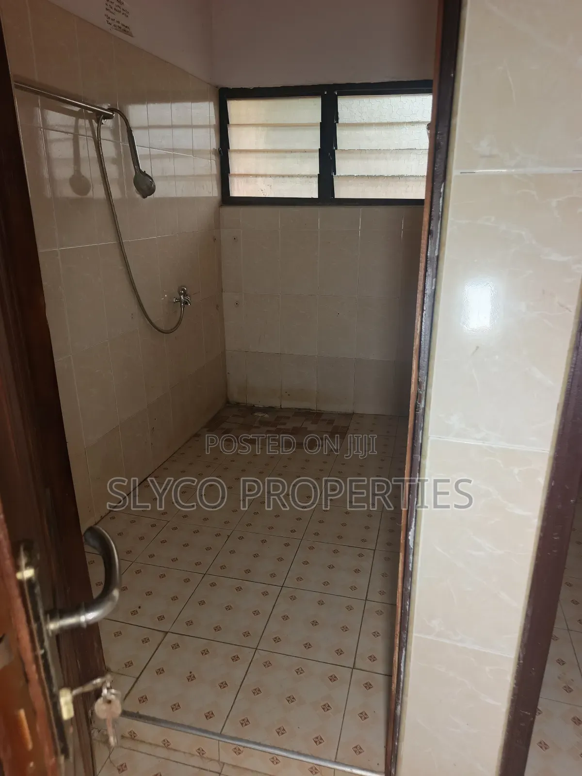 6bdrm Apartment in Koforidua Okorase, New-Juaben Municipal for rent