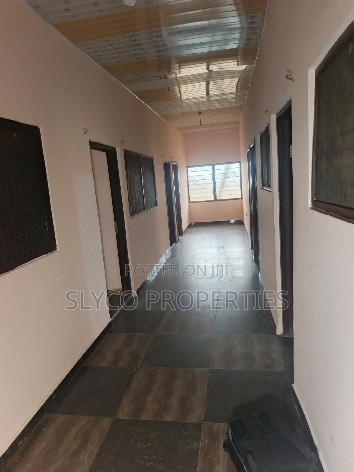 6bdrm Apartment in Koforidua Okorase, New-Juaben Municipal for rent