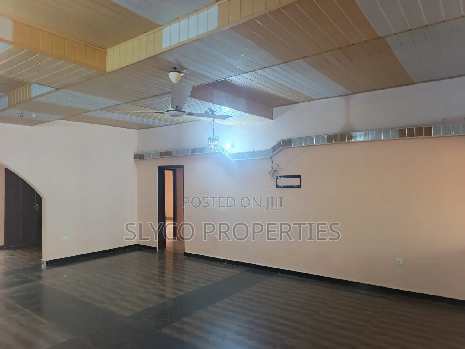 6bdrm Apartment in Koforidua Okorase, New-Juaben Municipal for rent