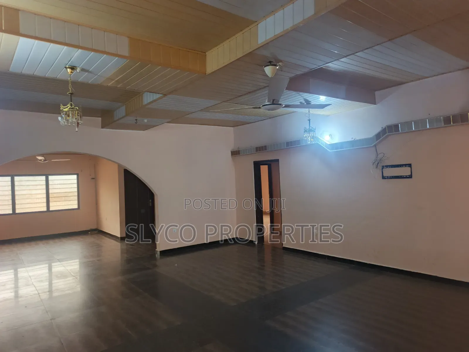 6bdrm Apartment in Koforidua Okorase, New-Juaben Municipal for rent