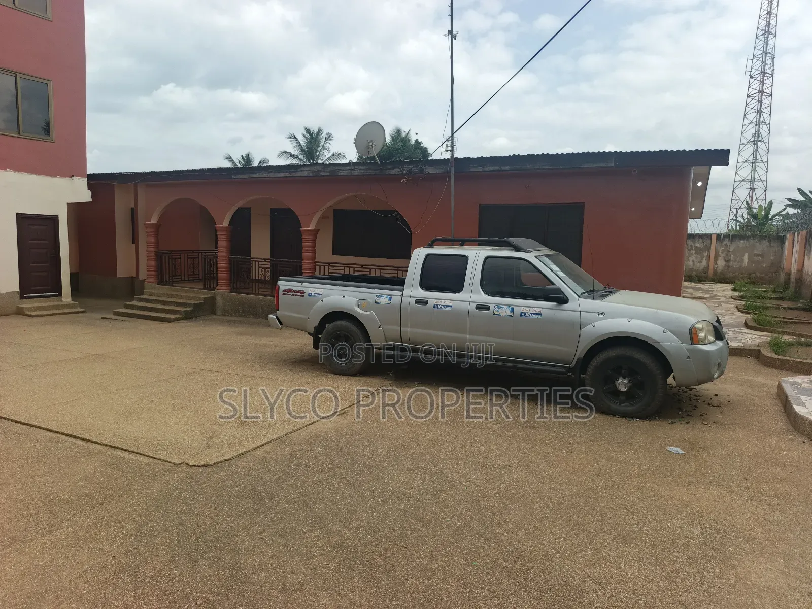 6bdrm Apartment in Koforidua Okorase, New-Juaben Municipal for rent