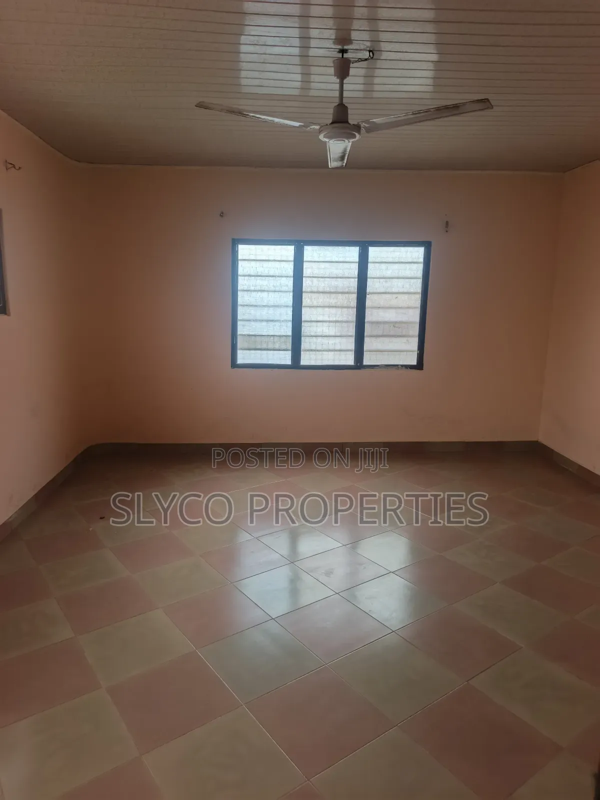 6bdrm Apartment in Koforidua Okorase, New-Juaben Municipal for rent