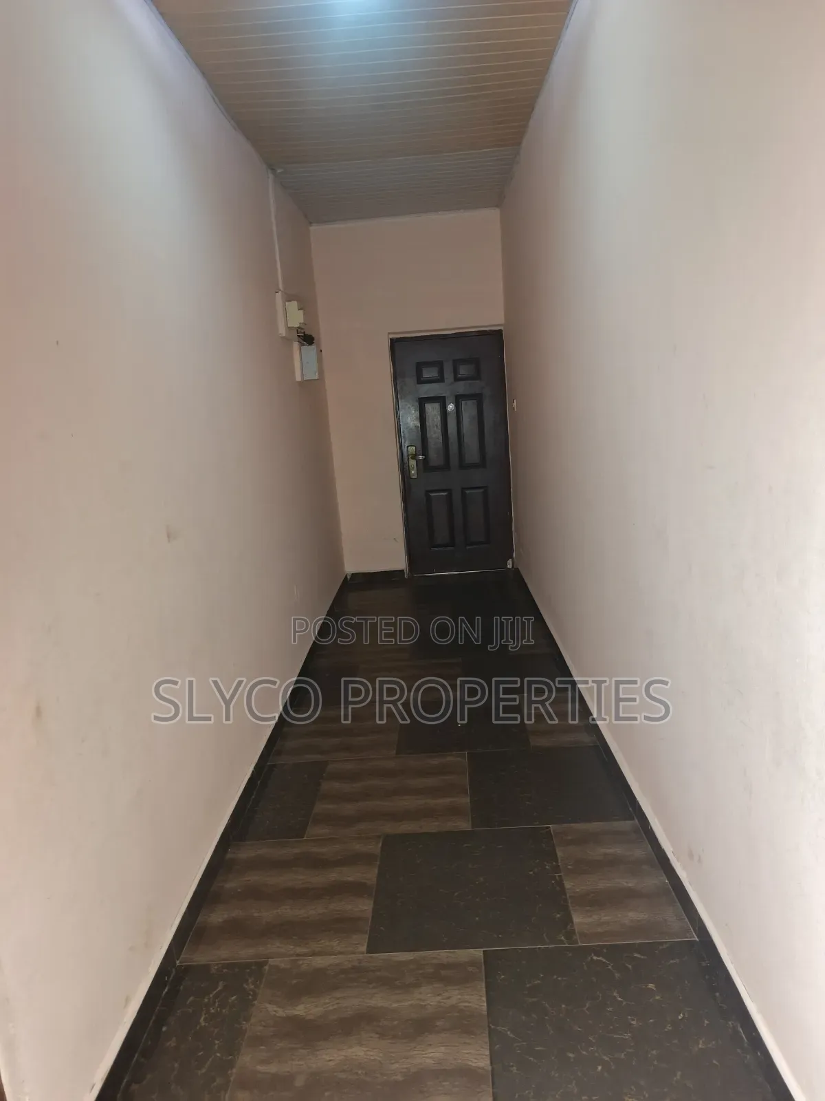 6bdrm Apartment in Koforidua Okorase, New-Juaben Municipal for rent