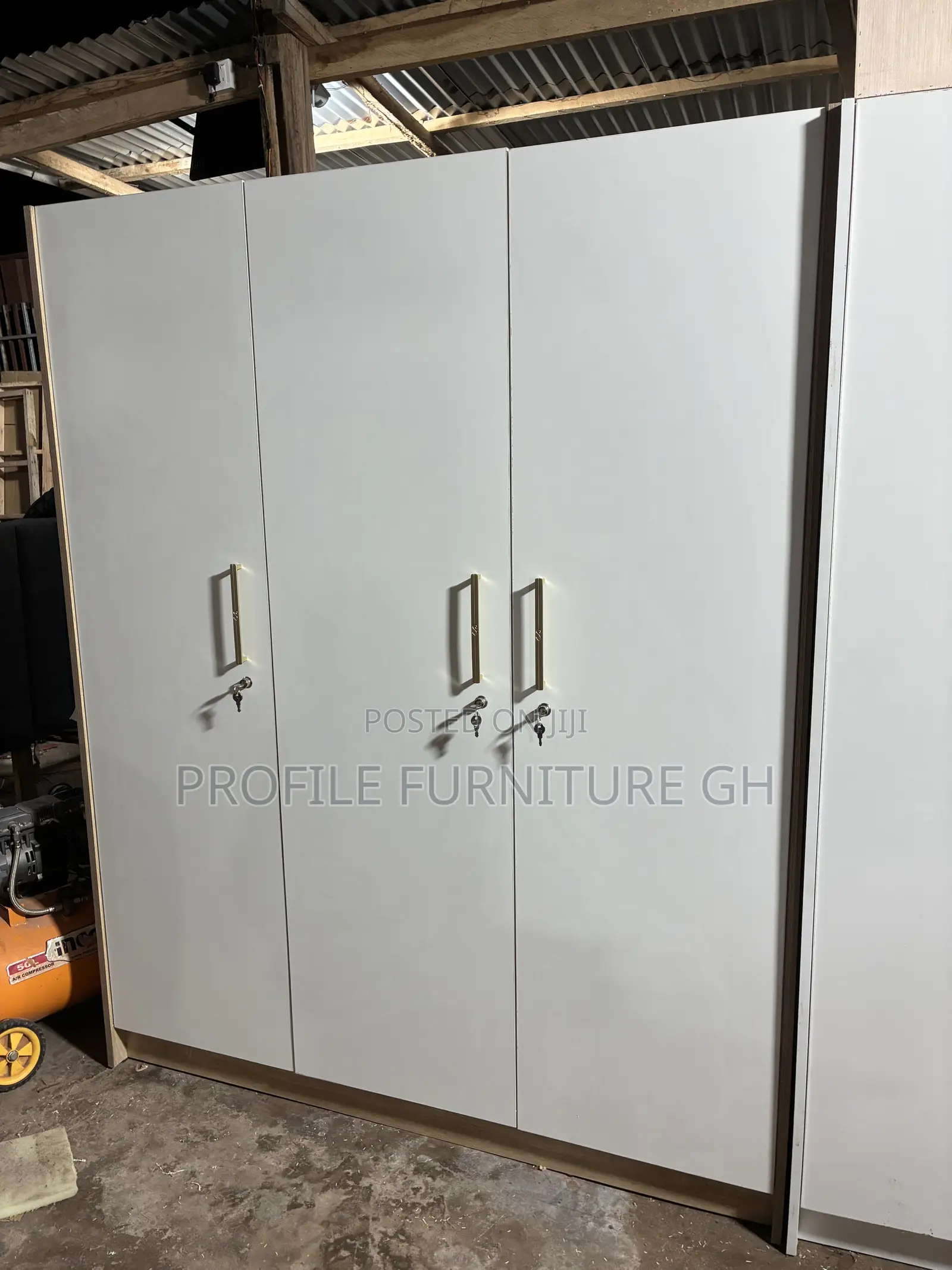 Upgraded Solid 3 Doors Wardrobe// Laminated 3in1 Wardrobe