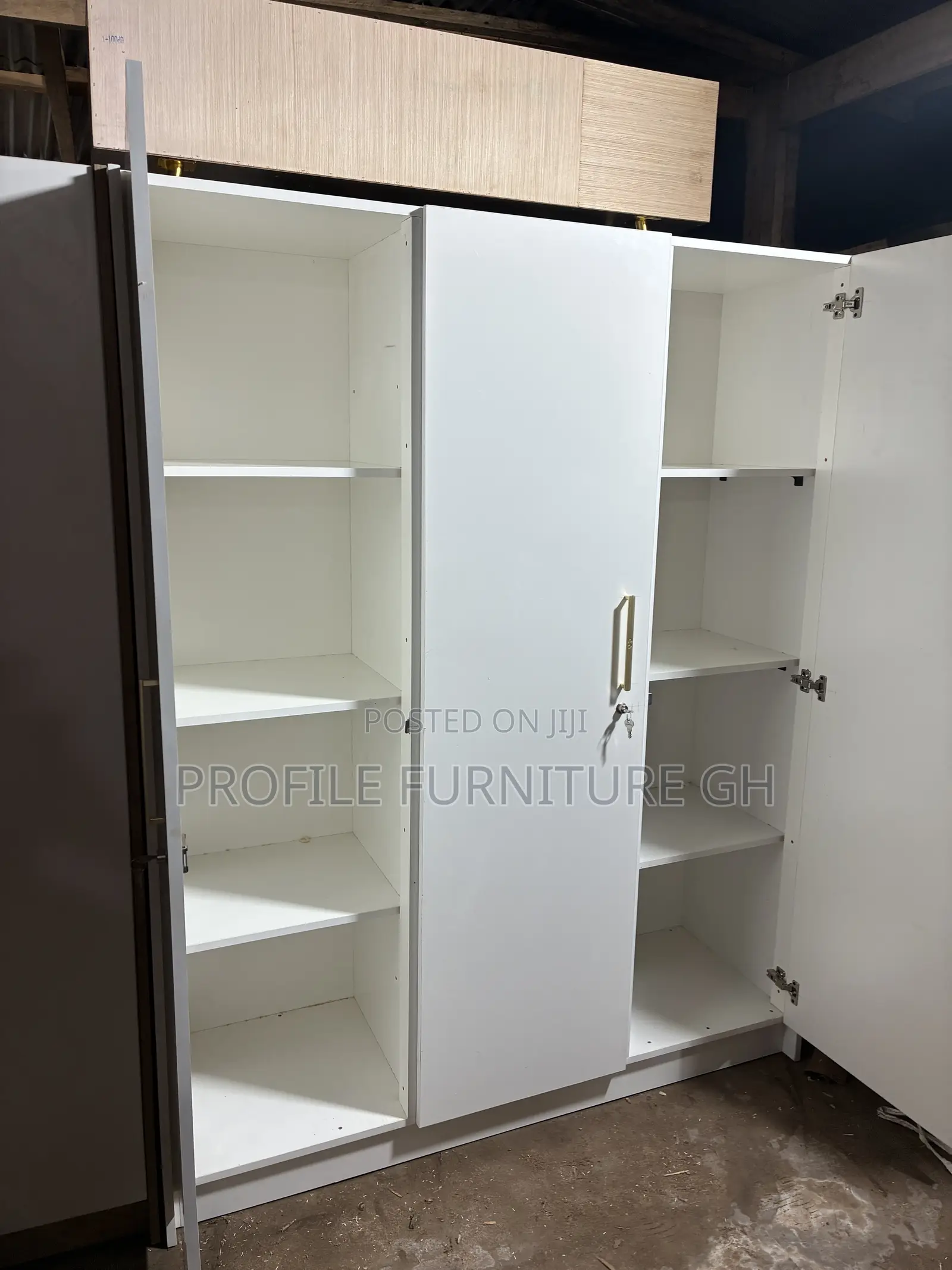 Upgraded Solid 3 Doors Wardrobe// Laminated 3in1 Wardrobe