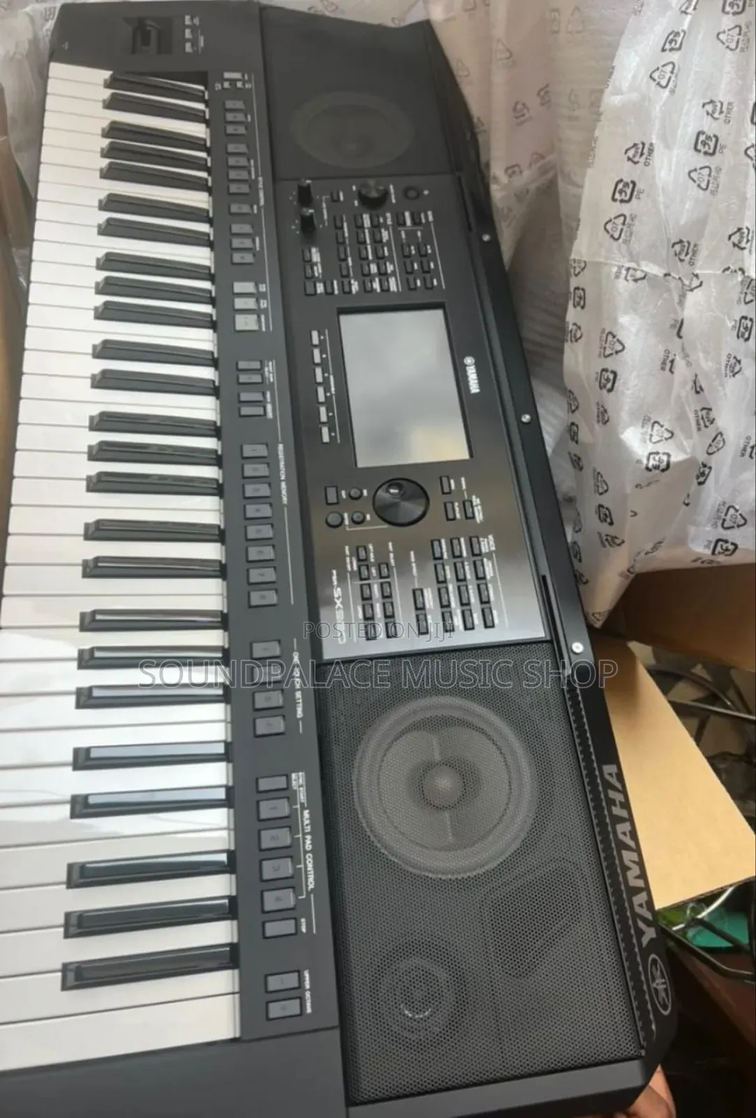 Yamaha PSR-SX920 61-Key Arranger Workstation Keyboard