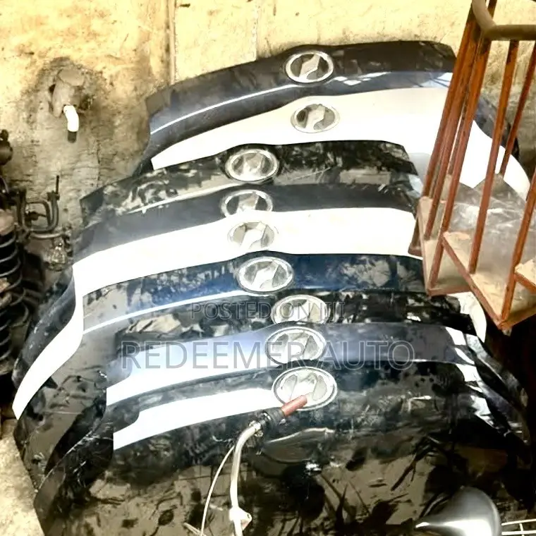 ToYOTA VOXY BONNET 2009,2010,2011,2012,2013,2014,2015,2017
