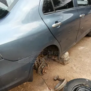 Toyota Yaris Door