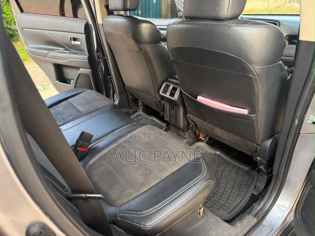 Mitsubishi Outlander 2019 Gray