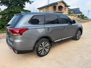 Mitsubishi Outlander 2019 Gray