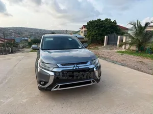 Mitsubishi Outlander 2019 Gray