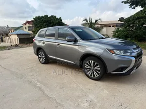 Mitsubishi Outlander 2019 Gray
