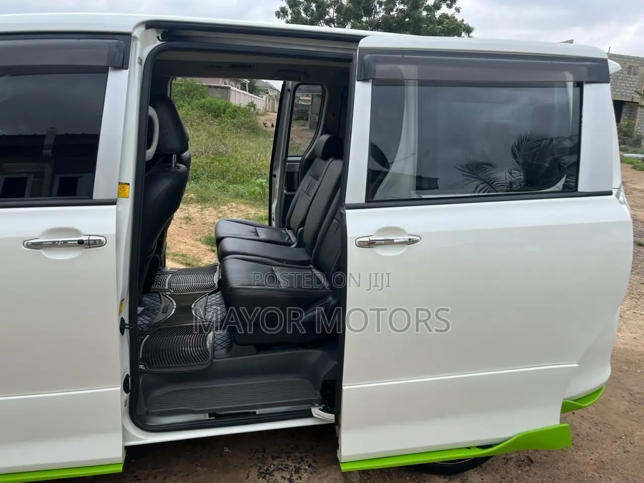 Toyota Voxy X L Edition 2WD 8-Seater 2010 White