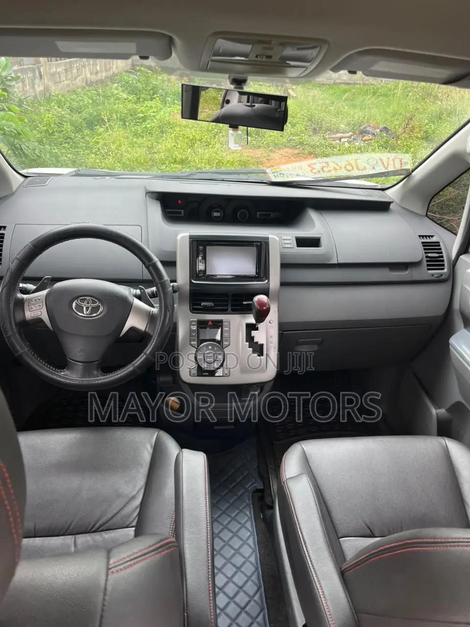 Toyota Voxy X L Edition 2WD 8-Seater 2010 White