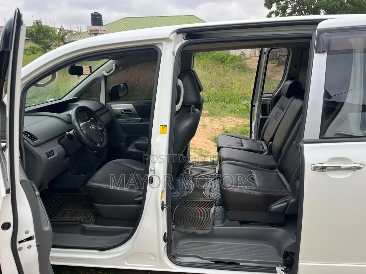 Toyota Voxy X L Edition 2WD 8-Seater 2010 White