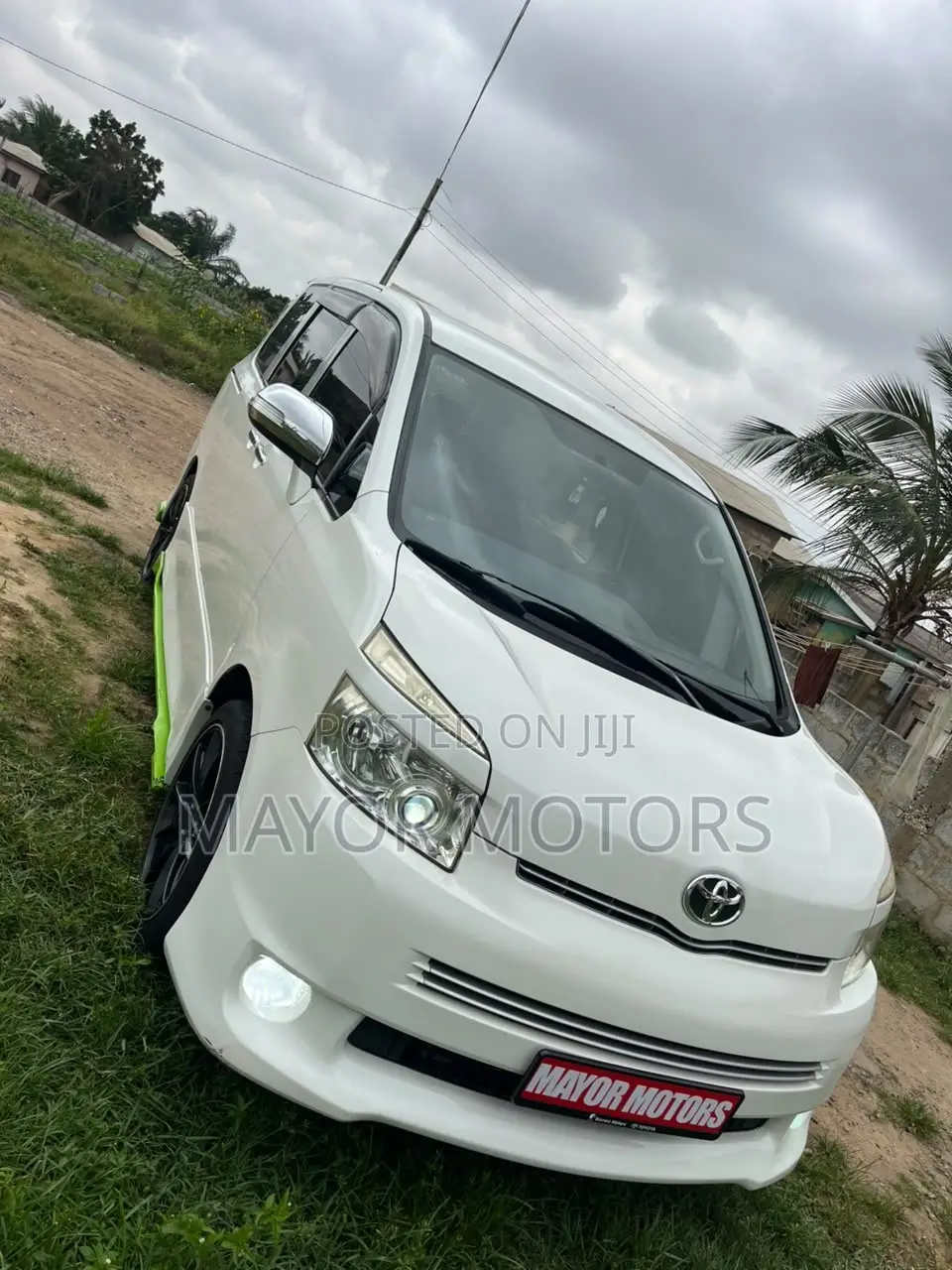 Toyota Voxy X L Edition 2WD 8-Seater 2010 White