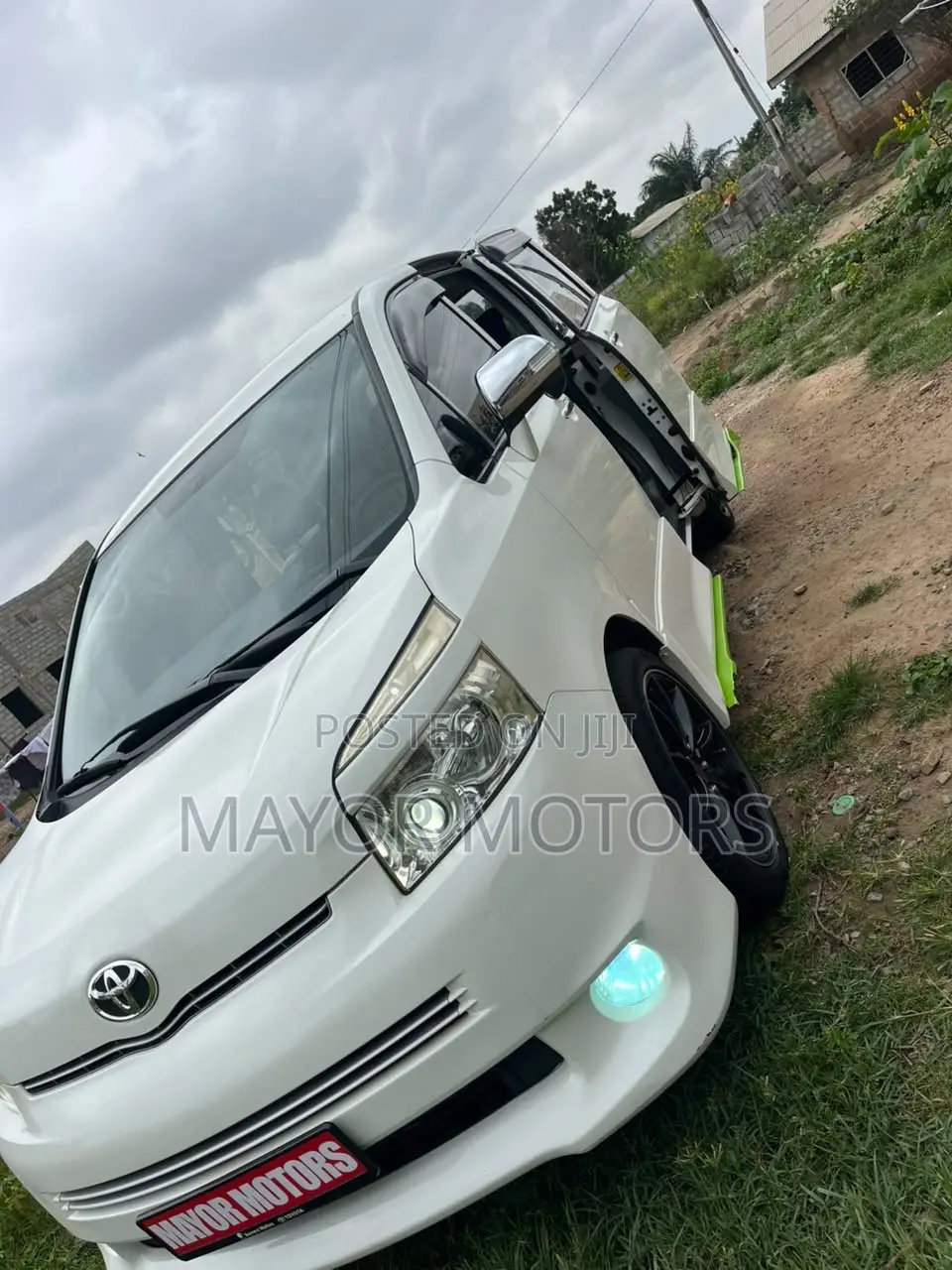Toyota Voxy X L Edition 2WD 8-Seater 2010 White