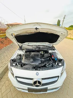 Mercedes-Benz GLA-Class 2017 White