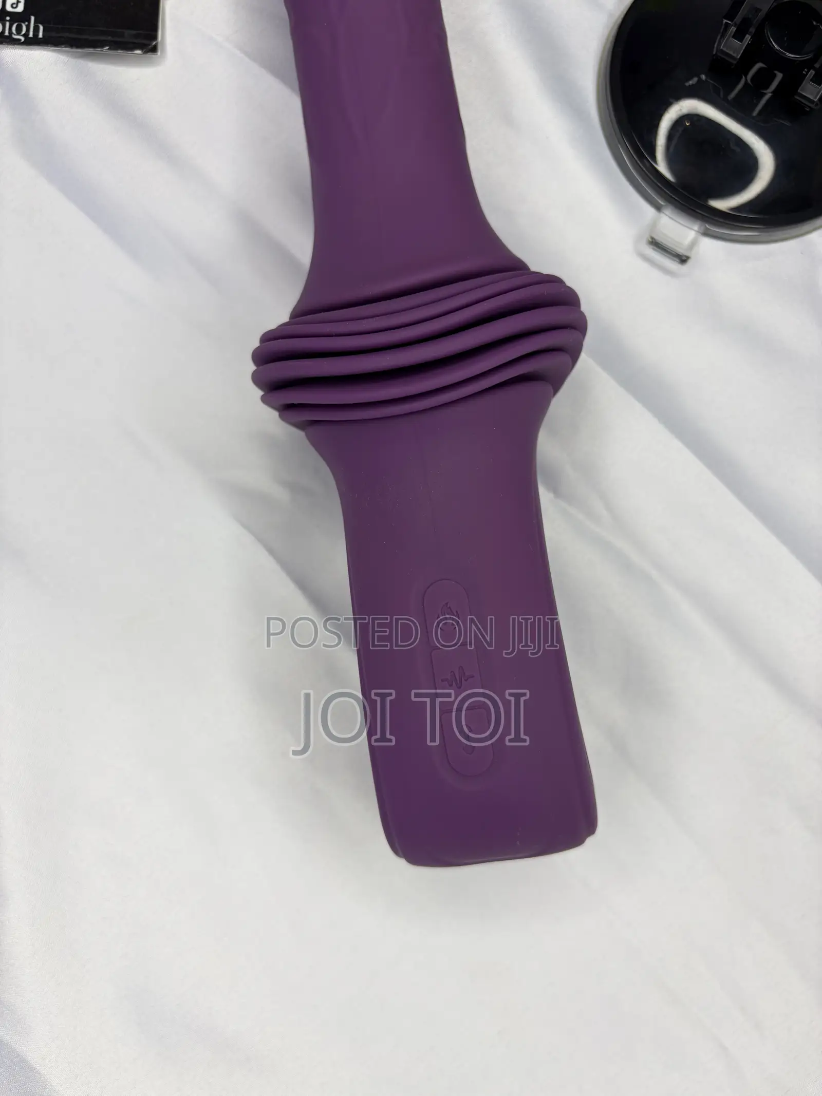 Thrusting Dildo With Solid Suction