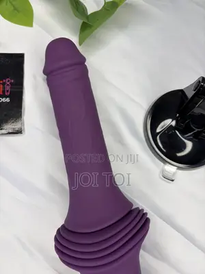 Thrusting Dildo With Solid Suction