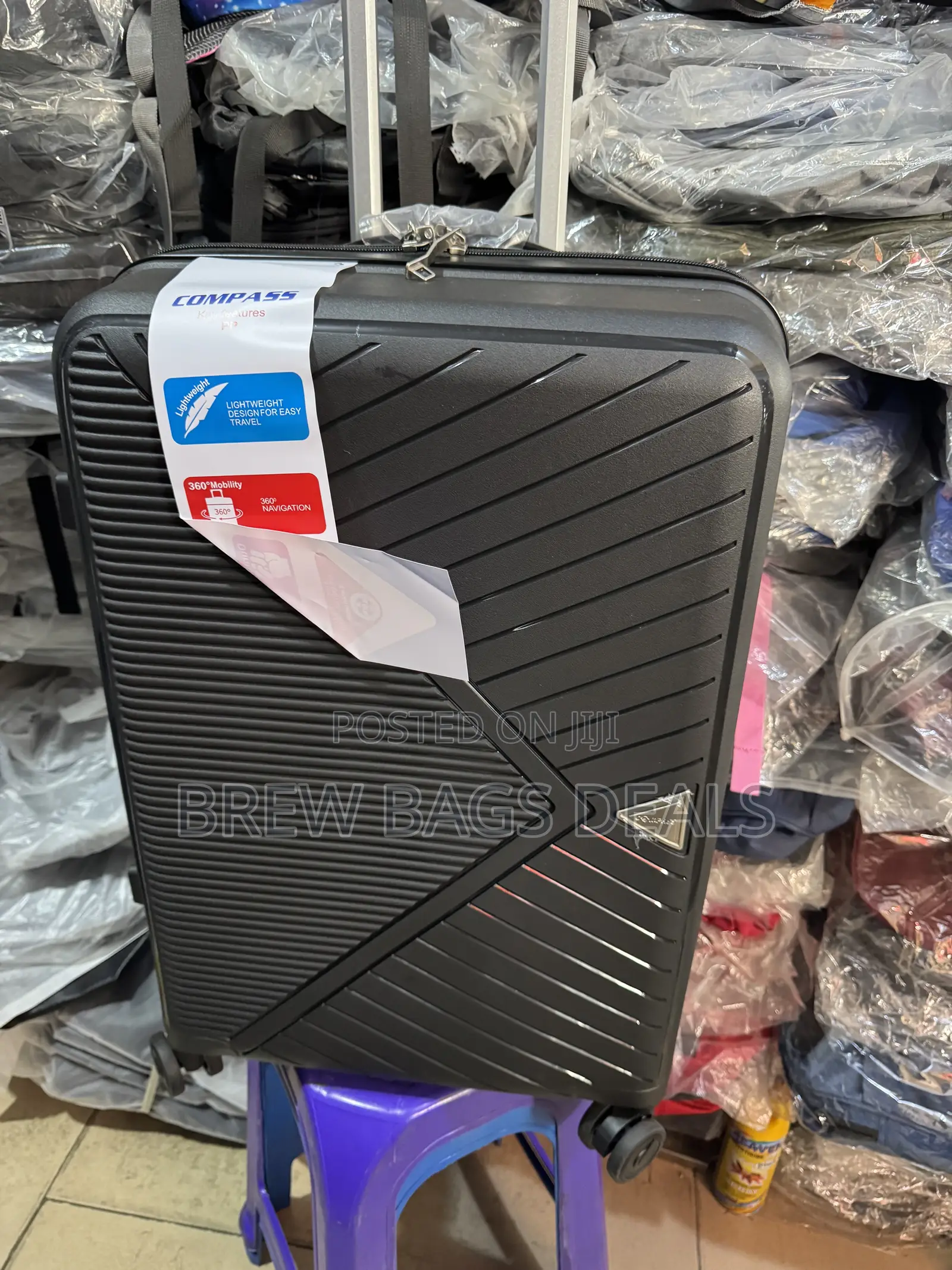 Premium Quality Compass Medium Size Unbreakable Traveling Bag.