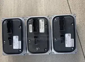 W205 / W213 Headlight Charger